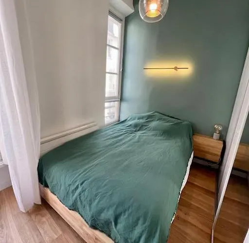 Cozy In Center *